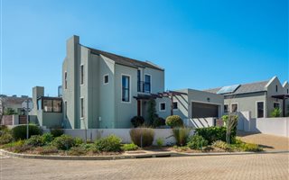 3 Bedroom House in Kelderhof Country Village