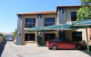 90 m² Commercial space in Wierda Park