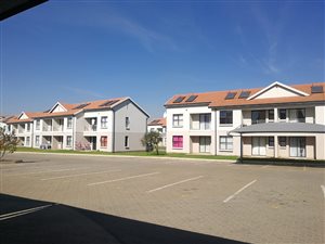 2 Bed Apartment in Lakefield