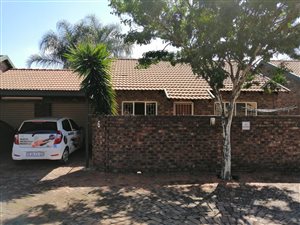 2 Bed Townhouse in Doornpoort and surrounds