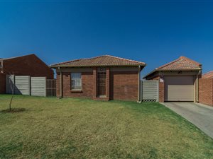 3 Bed House in Olievenhoutbos