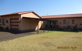 4 Bedroom House in Barry Hertzog Park
