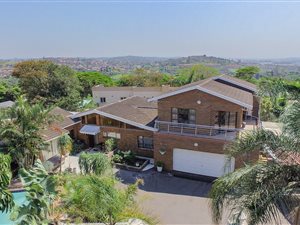 6 Bed House in Athlone Park