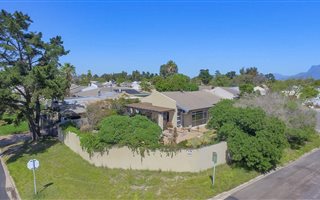 3 Bedroom House in Edgemead