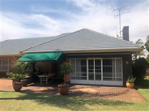 4 Bed House in Dewetshof