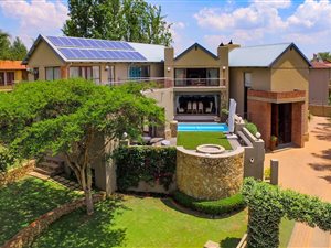 5 Bed House in Silver Lakes Golf Estate