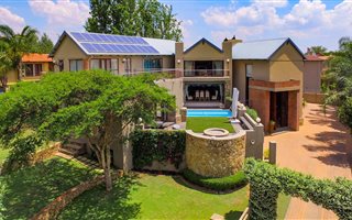 5 Bedroom House in Silver Lakes Golf Estate