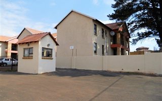 3 Bedroom Townhouse in Grobler Park