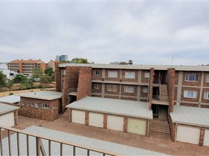2 Bed Apartment in Waterkloof Glen