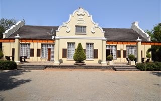 8 Bedroom House in Flamingo Park