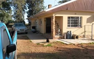 2300 m² Farm in Vredendal