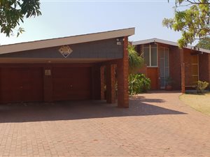 6 Bed House in Lyttelton Manor
