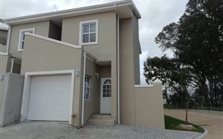 3 Bedroom Townhouse in De Zoete Inval