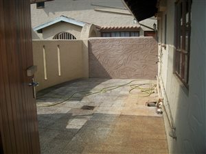 2 Bed Garden Cottage in Winston Park