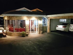 5 Bed House in Everest Heights