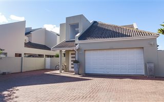 3 Bedroom House in Royal Alfred Marina