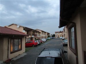 3 Bed Flat in Bramley View
