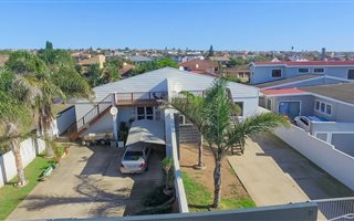 6 Bedroom House in Wavecrest