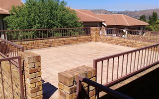 2 Bedroom Apartment in Wilgeheuwel