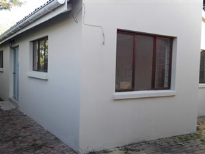 2 Bed Garden Cottage in George East