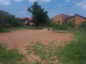 600 m² Land available in Lethlabile