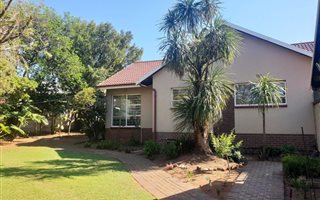 4 Bedroom House in Constantia Kloof
