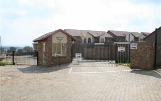 2 Bedroom Cluster in Raslouw AH