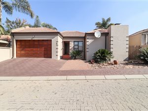 2 Bed House in Van Riebeeck Park