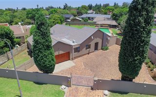 4 Bedroom House in Brackenhurst