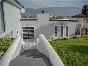 4 Bed House in Denneburg