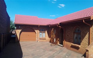 3 Bedroom House in Likole