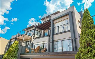 3 Bedroom Apartment in Bryanston West