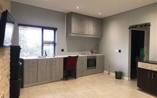3 Bedroom Apartment in Tableview
