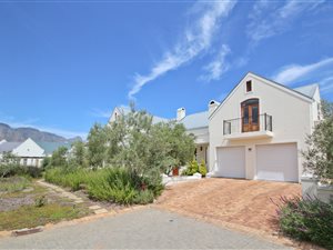5 Bed House in De Zalze