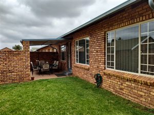 2 Bed Townhouse in Wierda Glen