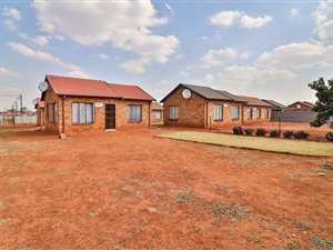2 Bed House in Protea Glen
