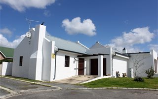 2 Bedroom House in Bredasdorp