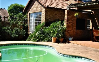 2 Bedroom House in Waterkloof Park