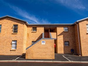 2 Bed Apartment in Gordons Bay Central