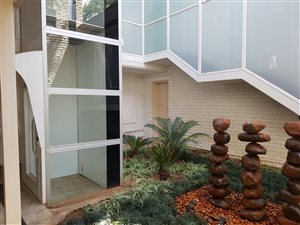 633 m² Commercial space in Waterkloof Ridge