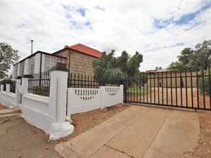 4 Bed House in Oudtshoorn