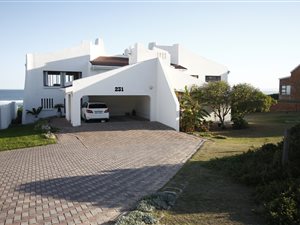 6 Bed House in Outeniqua Strand