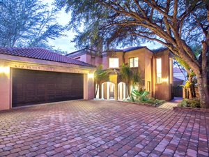 5 Bed House in Woodhill