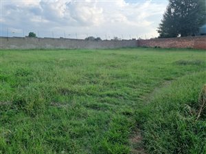 805 m² Land available in Raslouw Glen