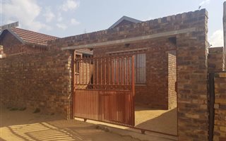 3 Bedroom House in Tembisa