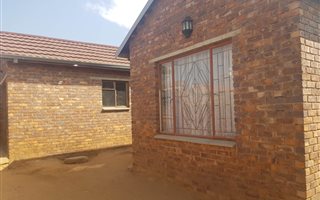 3 Bedroom House in Tembisa