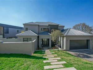 4 Bed House in Helderfontein Estate