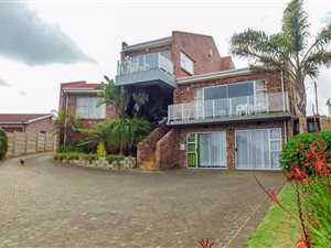 4 Bed House in Dana Bay