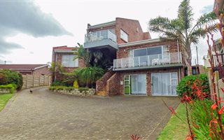 4 Bedroom House in Dana Bay