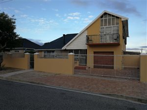 4 Bed House in Hazendal